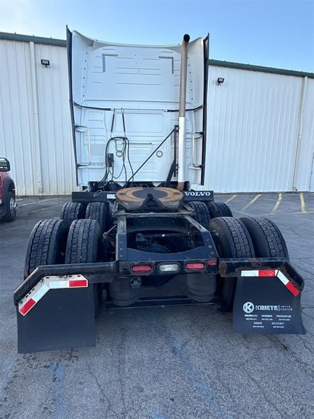 VOLVO VNL64T780 - Trucks