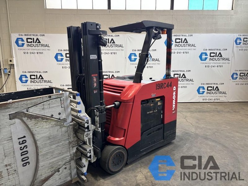 2019 - 5,000 LB. RAYMOND MODEL 425-C50TT STAND-UP ELECTRIC FORKLIFT