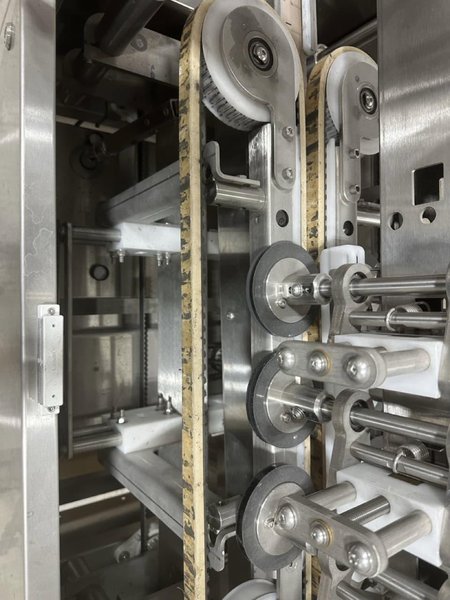 Geninox Spindle Capper with Bowl Feeder, 2020