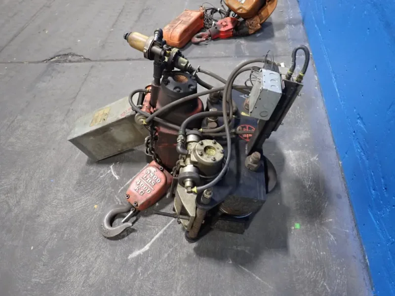 GARDNER DENVER 8800 LBS HOIST