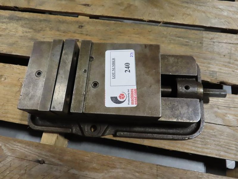Kurt A50 5" Machine Vise with Steel Jaws- Auction Item