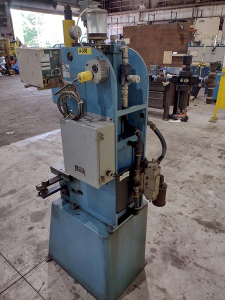 5.5 TON AIR HYDRAULICS MODEL #C-300 PNEUMATIC PRESS 6" STROKE: STOCK #20660