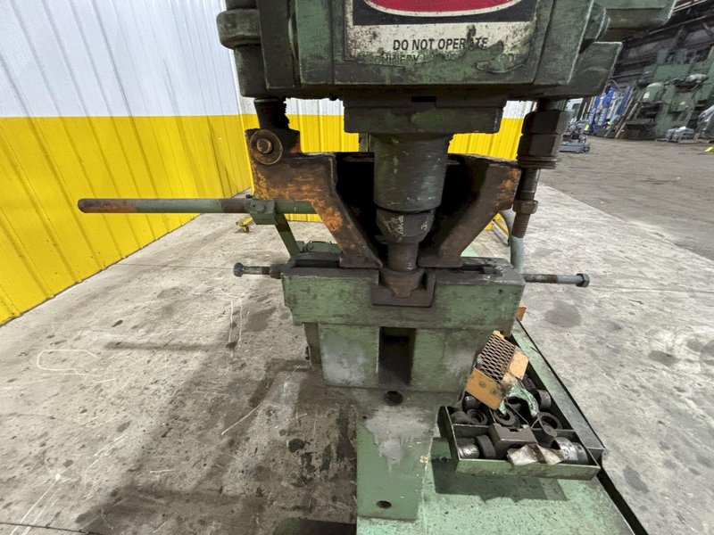 120 TON MUBEA MODEL #KLSH1100 HYDRAULIC IRONWORKER: YOBRO #23725