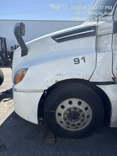 Freightliner Cascadia 126 Sleeper Truck, 2020 – DD15, Automatic