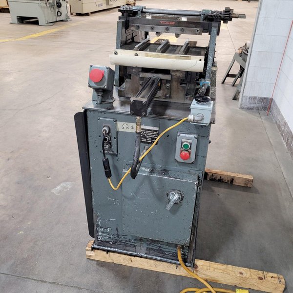 BERTOLETTE MODEL 300 "STRAIGHT-O-MATIC" ROUND PARTS STRAIGHTENER