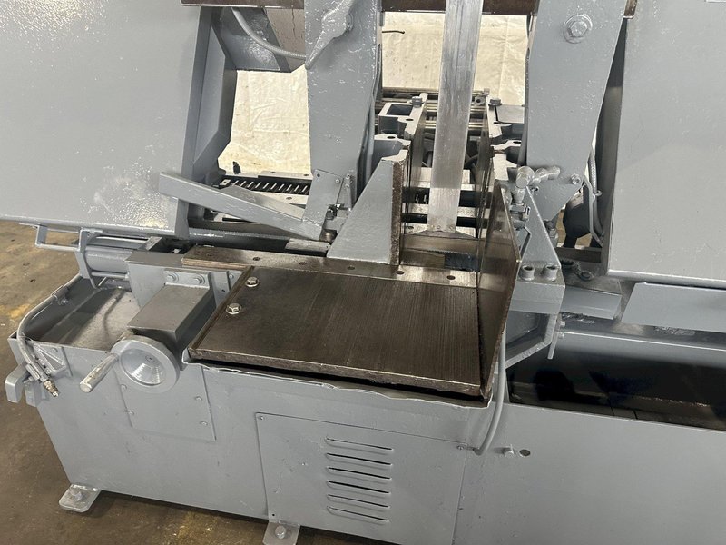 13" X 16" PEERLESS HB1316A HORIZONTAL BAND SAW W/ 10' INFEED AND 20' OUTFEED CONVEYOR. STOCK # 1164323.