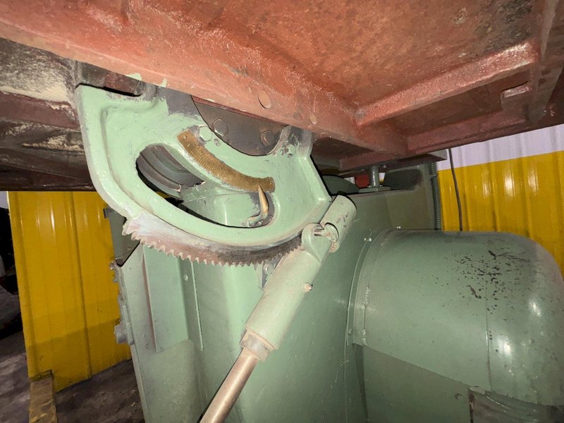 35.5&quot; x 20&quot; TANNEWITZ MODEL #GH VERTICAL BAND SAW:  STOCK #23156