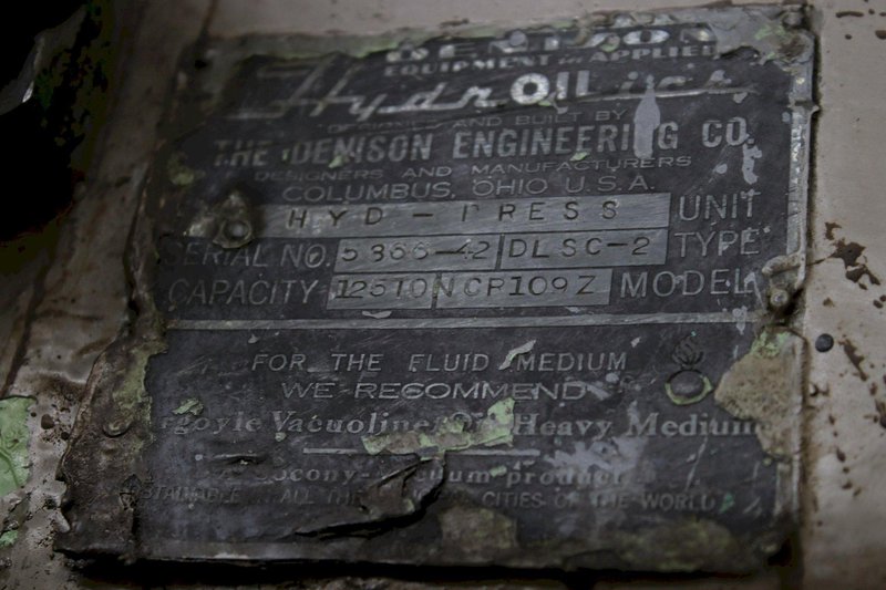 125 TON DENISON HYDRAULIC PRESS: STOCK #75941