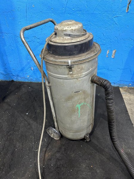 BLACK &amp; DECKER  PORTABLE SHOP VACUUM:  STOCK #77039