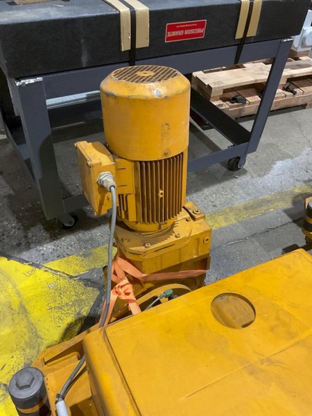 NEUERO GEDI Part# 3277 MOBILE VEHICLE LIFT 20 TON VEHICLE LIFT USED YOM 2002