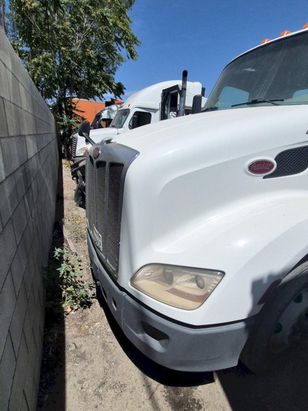Peterbilt 579 Day Cab Semi Truck, 2022 – Tandem Axle, Diesel, Class 8 Tractor