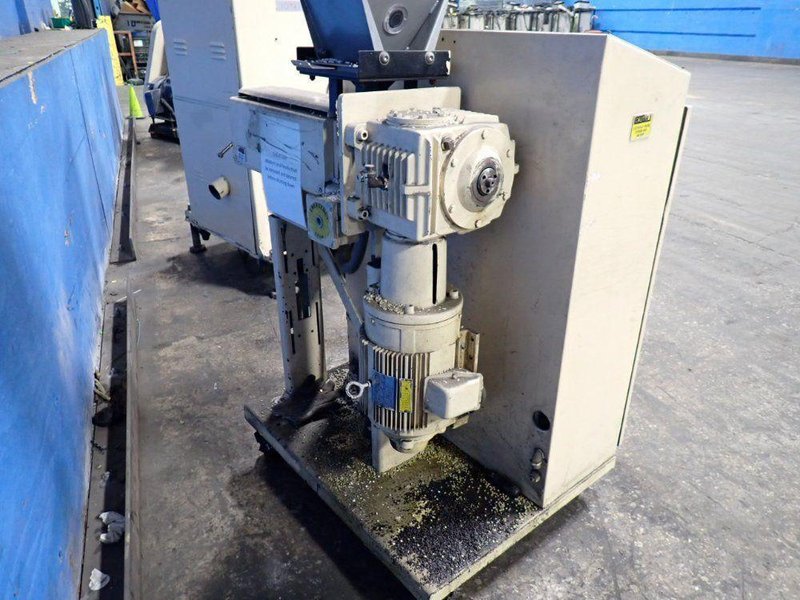 NOVATEC 18" X 18" X 21" EXTRUDER