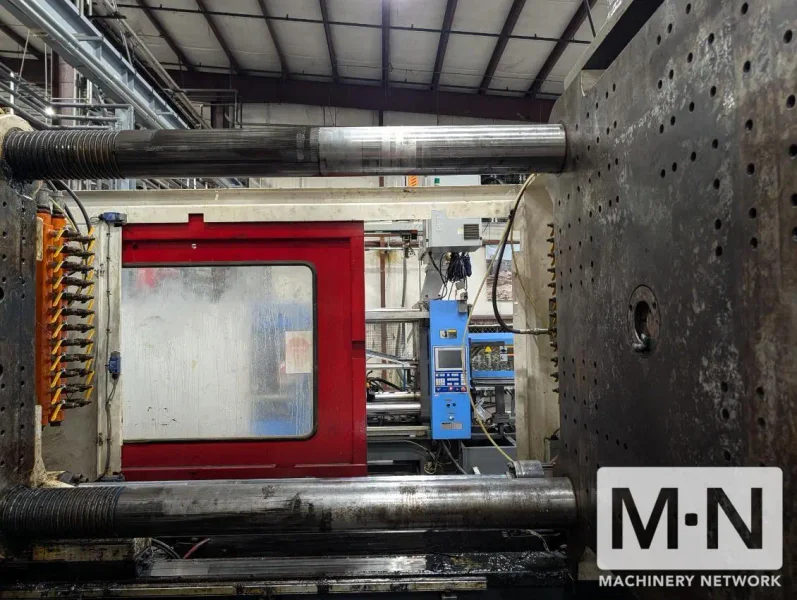 725 TON 140 OZ CINCINNATI MILACRON MODEL MS725 INJECTION MOLDING MACHINE MFG 2015
