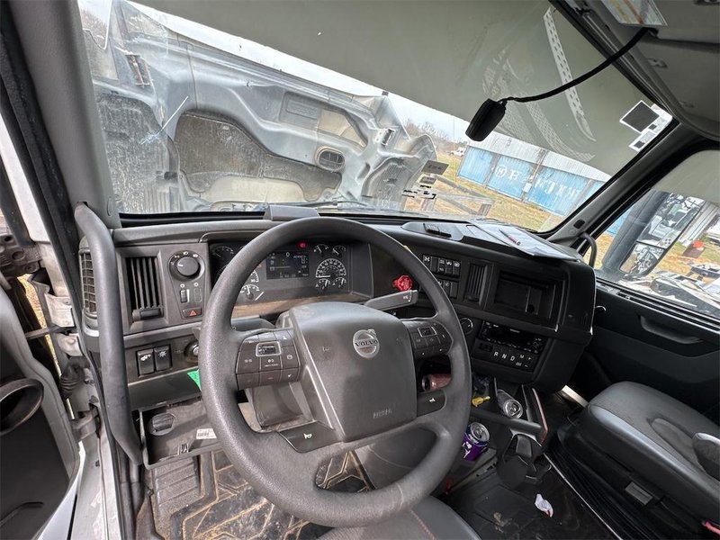 2022 Volvo VNL64T 760 4V4NC9EH7NN602666