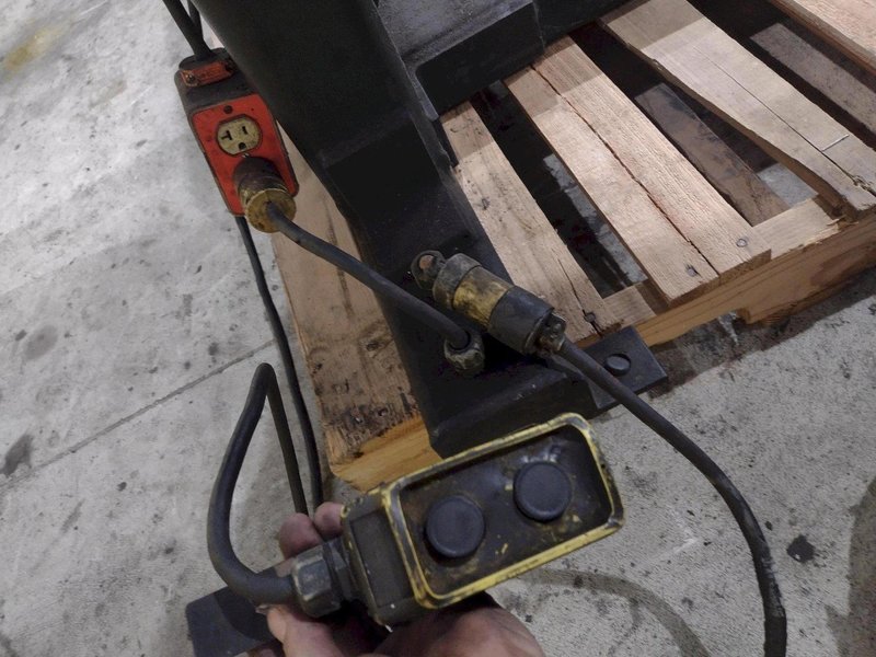 4,000 LBS SOUTHWORTH HYDARULIC PALLET TIPPER / UPENDER, 110V SINGLE PHASE: STOCK #22328