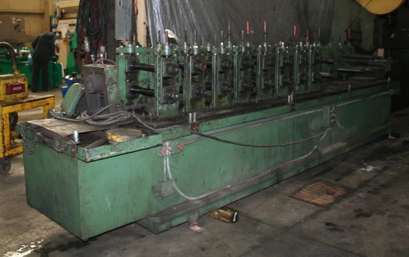 4 STAND ON 14 HEAD BASE YODER 2&#039; MODEL #M2 ROLLFORMER: STOCK #62019