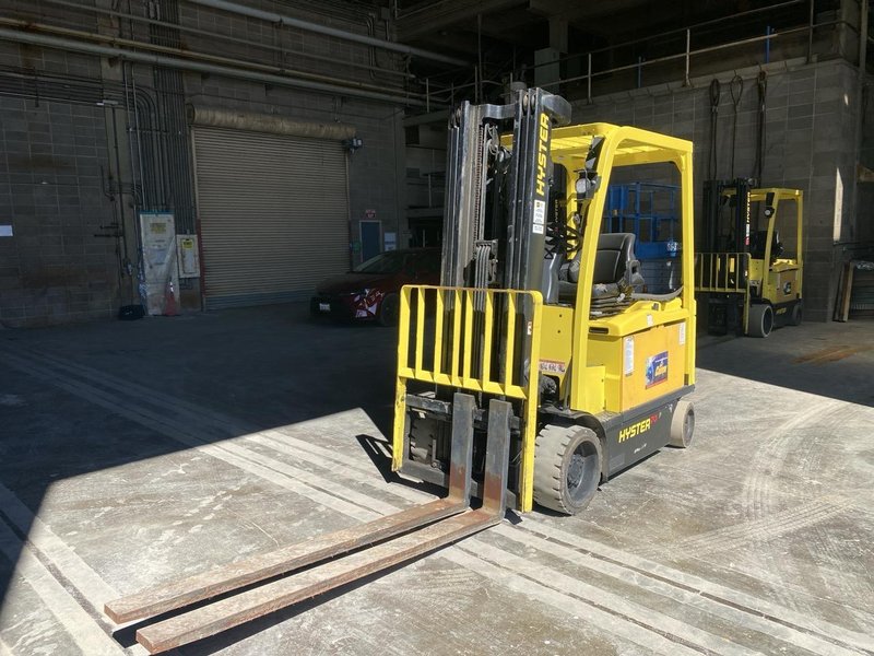 Hyster E70XN Electric Cushion Tire Forklift, 2021 – 7,000 lb Capacity, Sit-Down Rider (1)