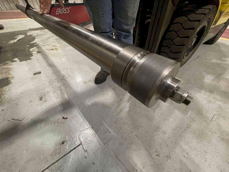 Used, 107&quot; x 3-5/8&quot; Diameter Grooving Bar