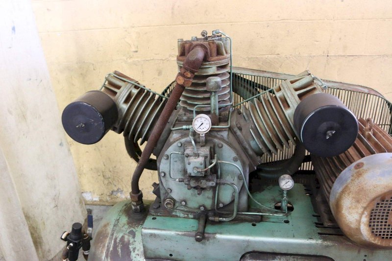 15 HP SPEEDAIRE AIR COMPRESSOR: STOCK # 68435