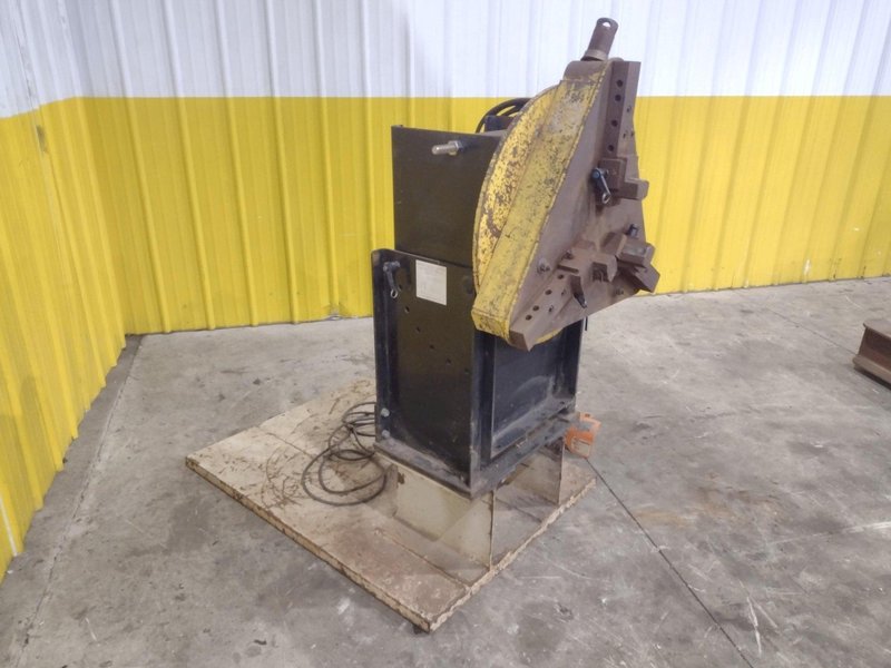 1,250 LB STINGER MODEL #P-1250 PIPE WELDING POSITIONER WITH 30" GRIPPER CHUCK : YOBRO #25215
