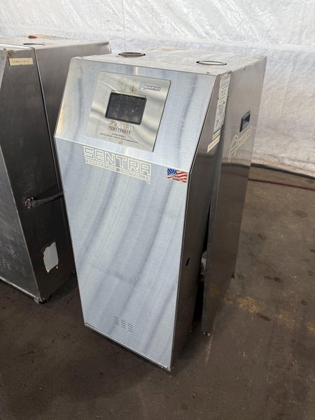 ADVANTAGE ENGINEERING WATER-CIRCULATING TEMPERATURE CONTROL UNIT. STOCK # 1115824