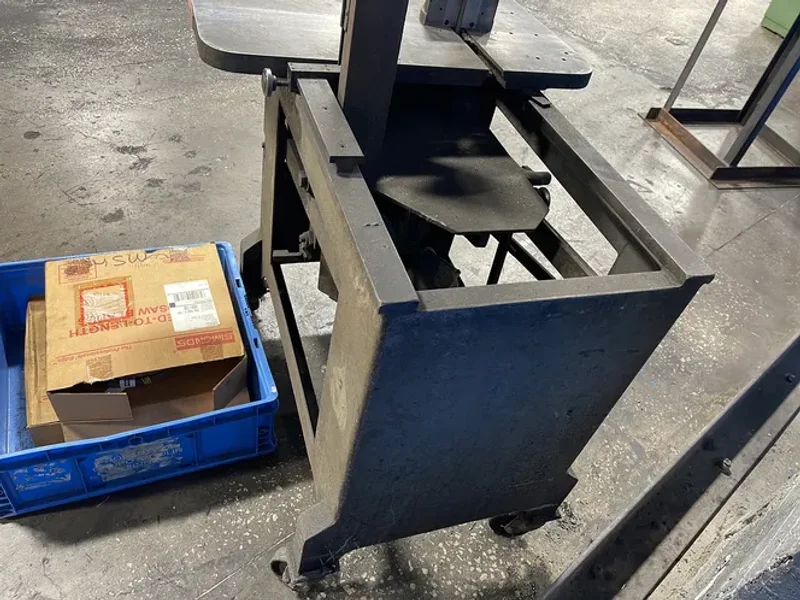 ROLL-IN 18.5” X 30.5” VERTICAL BAND SAW