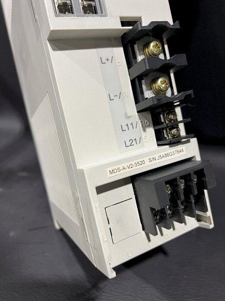 Mitsubishi CNC Servo Drive Unit MDS-A-V2-3520 MDSAV23520