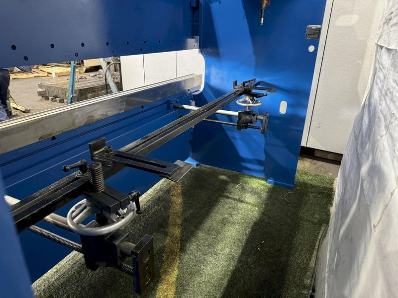135 TON x 10&#039; NIAGARA HYDRAULIC  PRESS BRAKE: STOCK #77530
