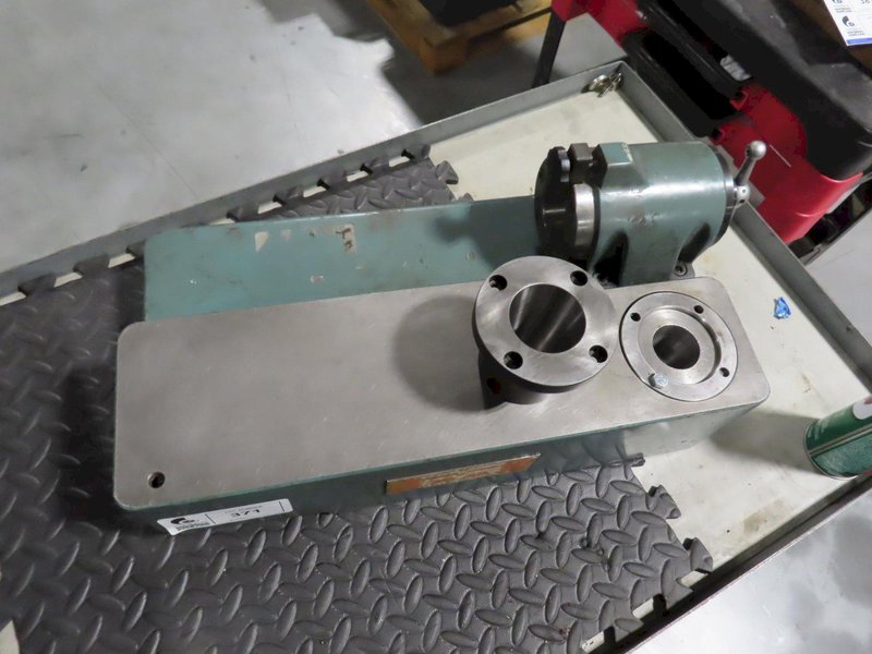 Matsuura Tool Setter with Assorted Sleeves Including 40 Taper- Auction Item