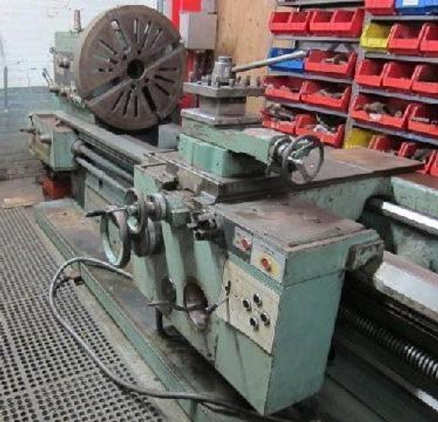 32" X 205" TOS ENGINE LATHE: STOCK #68439