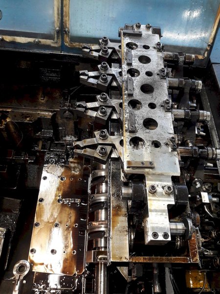 5/8&quot; Jern Yao Model JBF-24B4S 4 Die Progressive Header