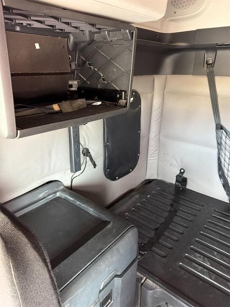 2020 Freightliner Cascadia 1FUJHHDV4LLLC1676