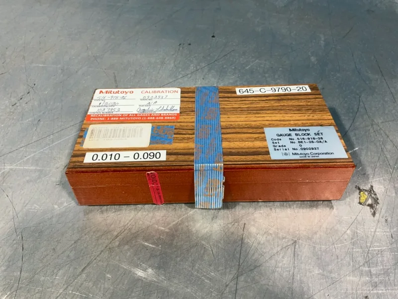 MITUTOYO GAUGE BLOCK SET   -  516-918-26