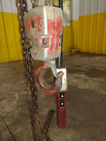 2 TON DAYTON HOIST: STOCK #22475