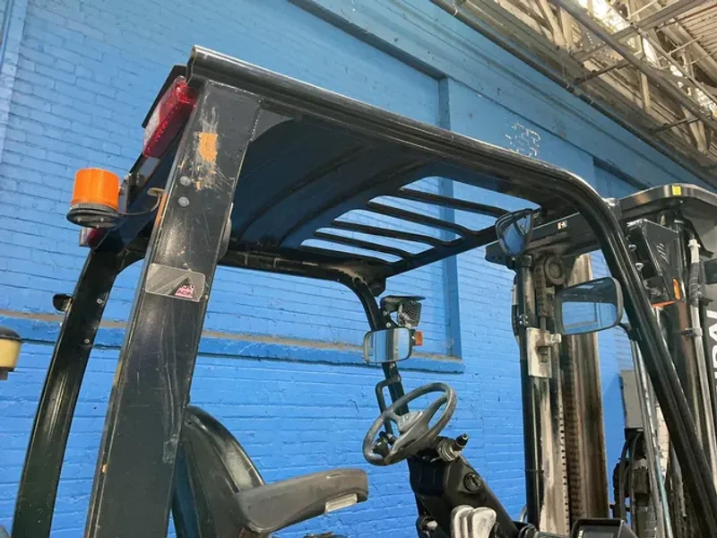 HYUNDAI 9020 LBS DIESEL FORKLIFT  -  45D-9