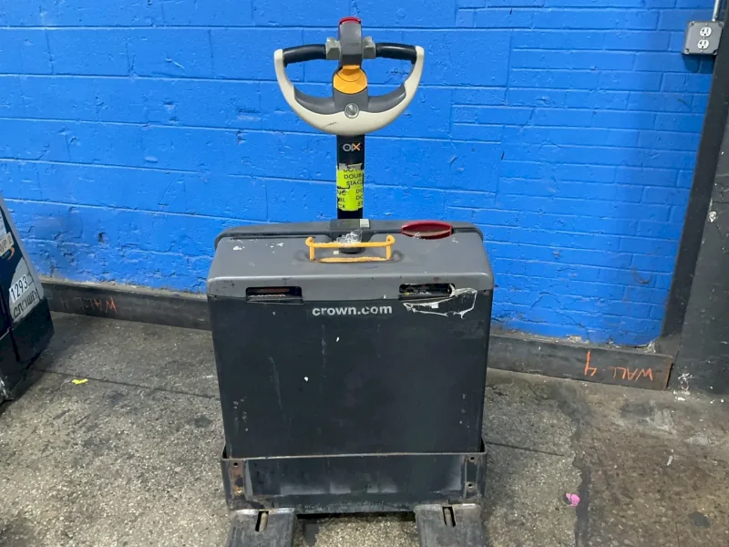 CROWN 4500 LBS ELECTRIC PALLET JACK  -  WP3035-45