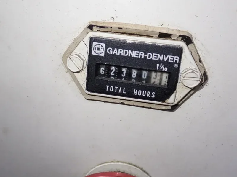 GARNDER DENVER 40 HP AIR COMPRESSOR