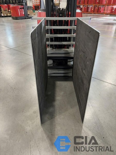 2021 - 2,640 LB. CASCADE MODEL 14J-CCS-2A-5074 HYDRAULIC CARTON CLAMP