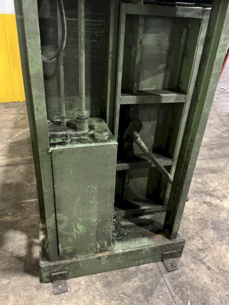 30" X 60" FOX VERTICAL HYDRAULIC BALER: YOBRO #24940