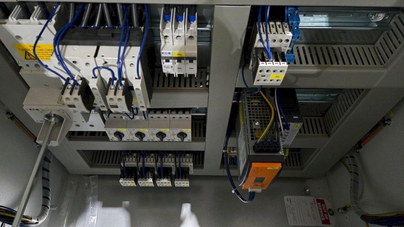 NEUERO CONTROL PANEL FOR LITING JACKS PANEL USED