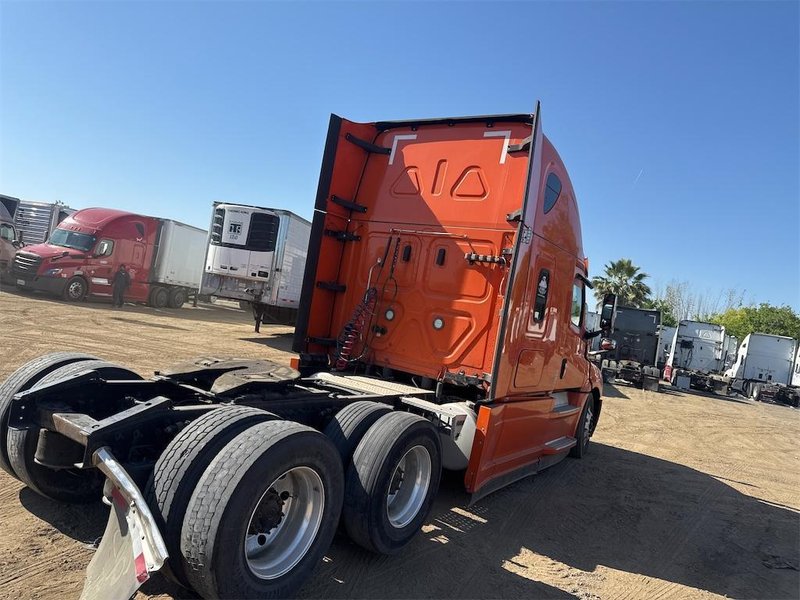 2021 Freightliner Cascadia 1FUJHHDR2MLMJ2180