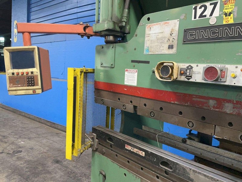 CINCINNATI 90 TON PRESS BRAKE  -  90 CB X 6 FT