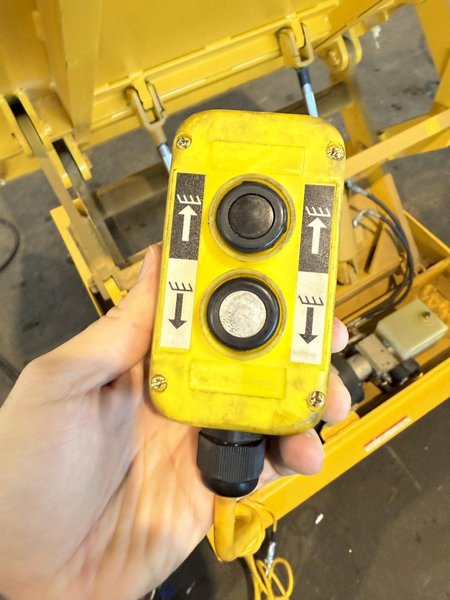 4,000 LB VESTIL HYDRAULIC TILT TABLE. STOCK # 1000725.