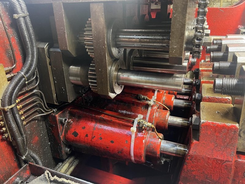 Chun-Zu Model CBP-165S Five Die Bolt Former