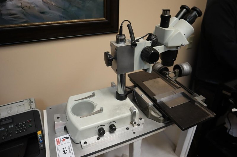 Toolmakers Microscope: AM Stereo 1X-3X  Microscope, w 1.5X Lens and WF 10X/20 Eyepiece Lenses, Scherr Tumico Traveling Stage with Micrometer Hand Travels- Auction Item