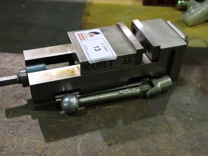 Kurt II PT400 4" Machine Vise, Steel Jaws, Handle, Horizontal/Vertical Mount- Auction Item