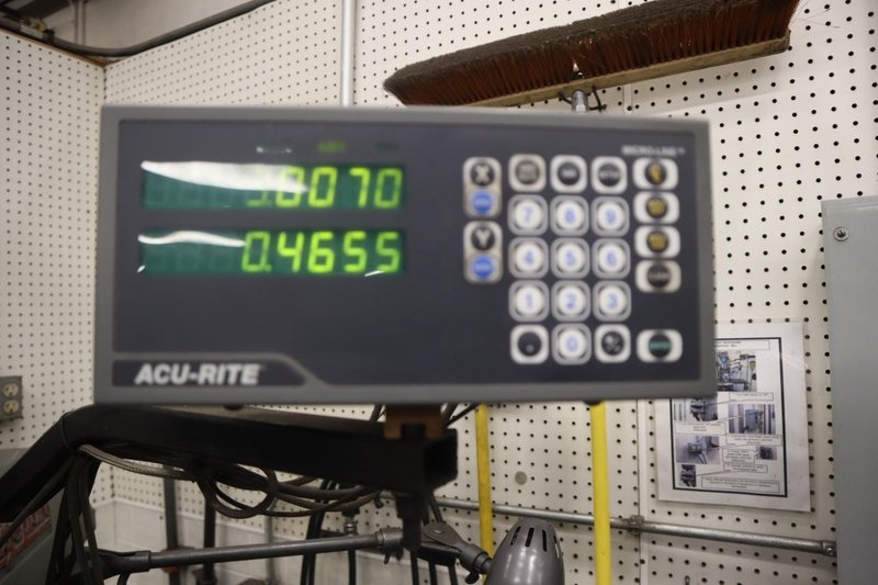 Bridgeport Series I Vertical Knee Mill, X &amp; Y-Axis Servo Power Feeds, 2-Axis Acu-Rite DRO- Auction Item