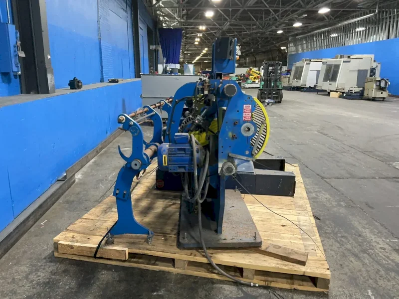 WIRE STRAIGHTENING AND CUTTING MACHINE
