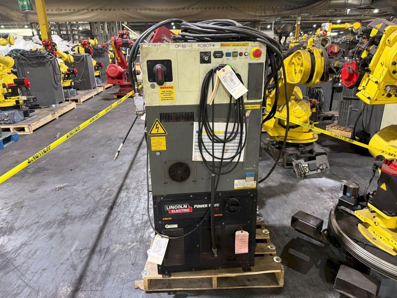 FANUC – ArcMate 120iC w/ R-30iA Controls &amp; Lincoln i400 Weld Package USED