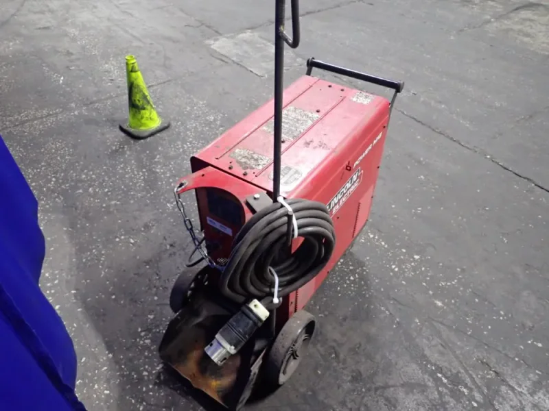 LINCOLN ELECTRIC 350 A WELDER   -  POWER MIG 350MP